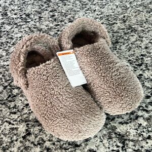 Fuzzy- classic cozzzy crocs Men 9/women 11, tan NWT